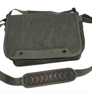 Think Tank Photo Retrospective 7M Canvas Camera Sholder Bag In Green Pine Stone.